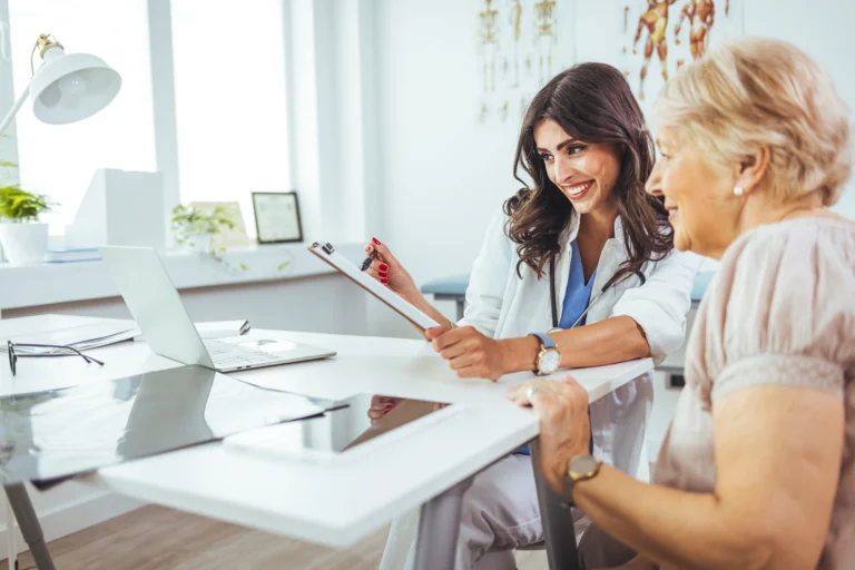 Badania profilaktyczne po 60., które warto robić raz do roku